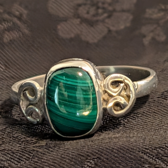 Jewelry - Stunning Solid Sterling Silver Malachite Ring Size 5